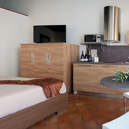 Navona Luxury Aparthotel 2*